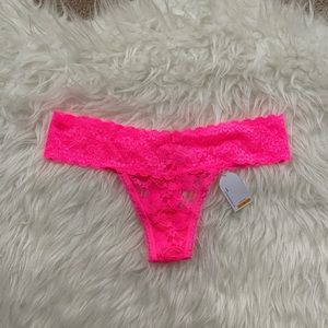 3/$15 💙 Fredericks Neon pink lace thong